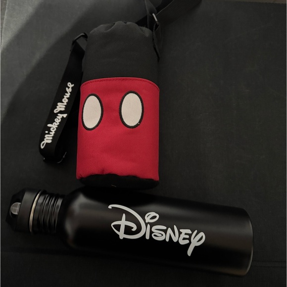 Disney water bottle with carry case - Picture 2 of 3